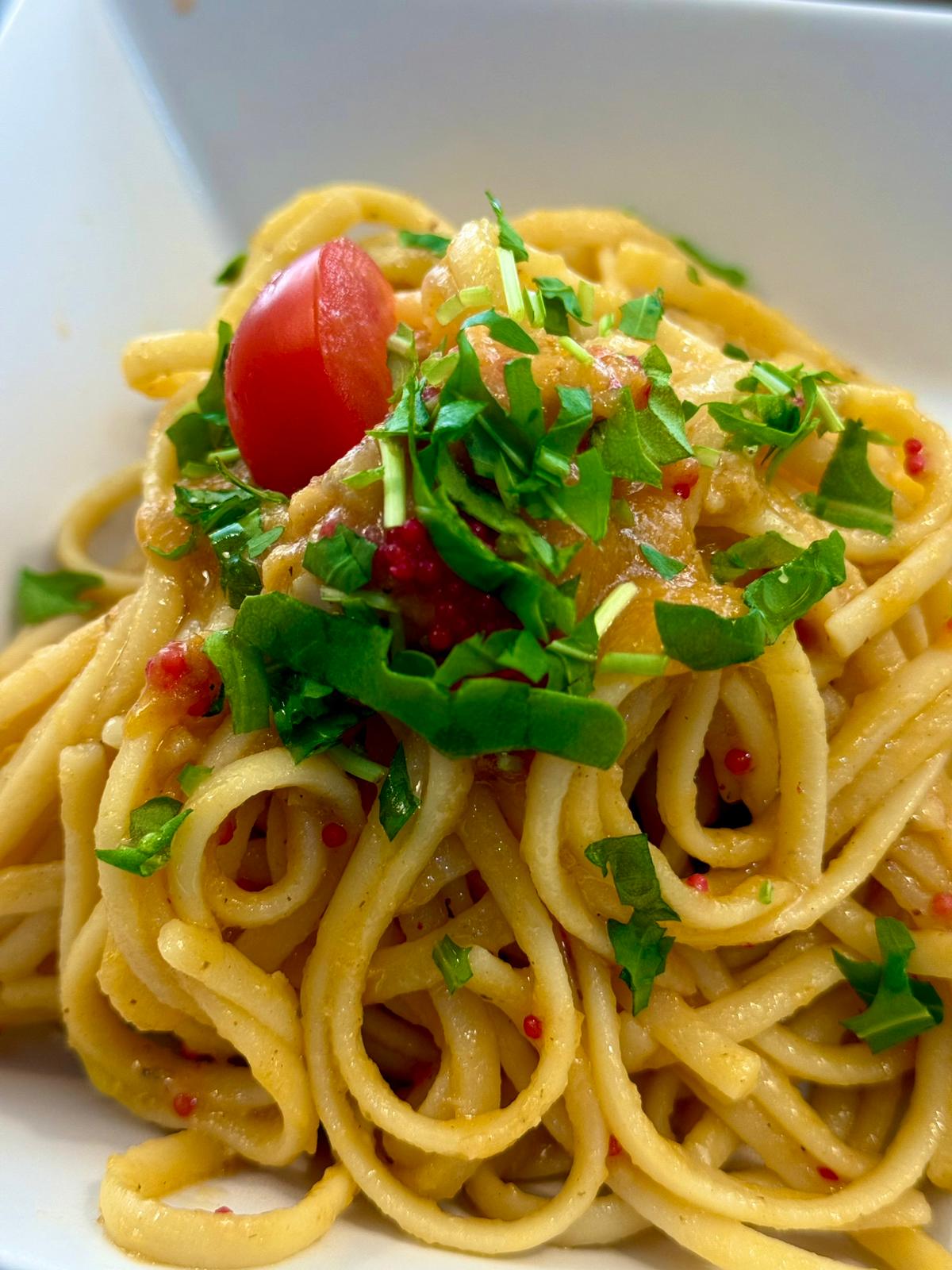 Spaghetti con pomodorini freschi e rucola